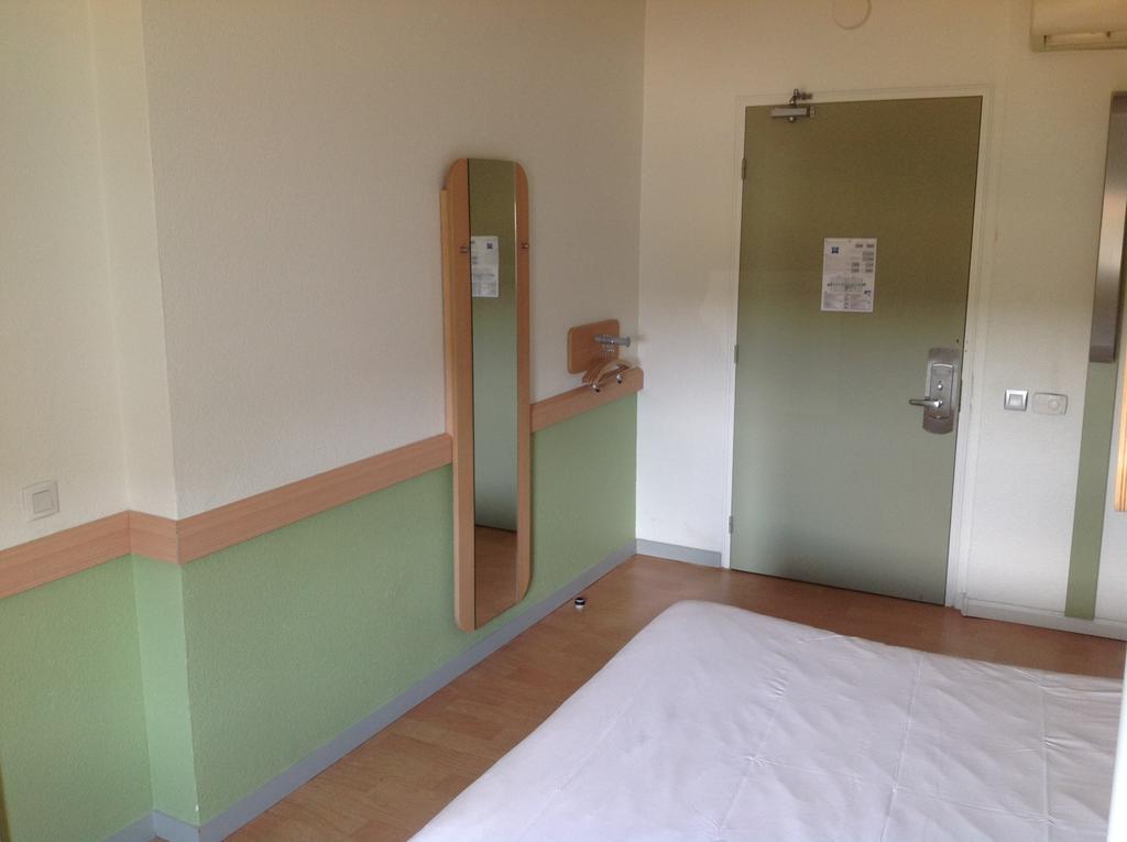 Ibis Budget Orgeval Стая снимка